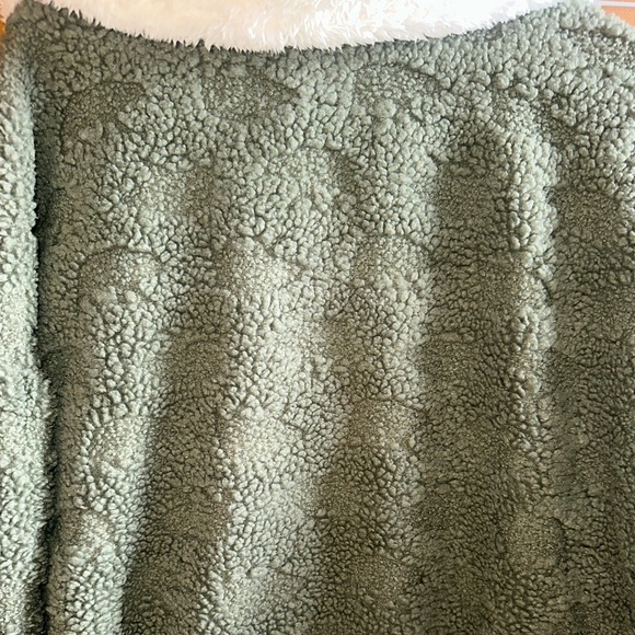 Free People Cozy Up Cardi Crystal Kelp Jacket Olive Color Faux Fur Size M - Picture 7 of 10